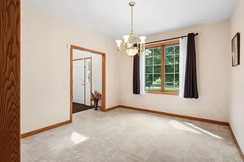 1920 Falcon Ridge Waterloo IA 50701