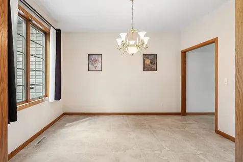 1920 Falcon Ridge Waterloo IA 50701