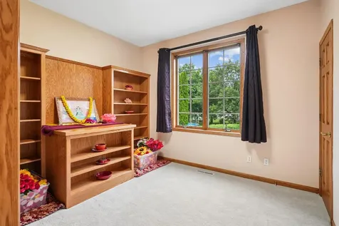 1920 Falcon Ridge Waterloo IA 50701