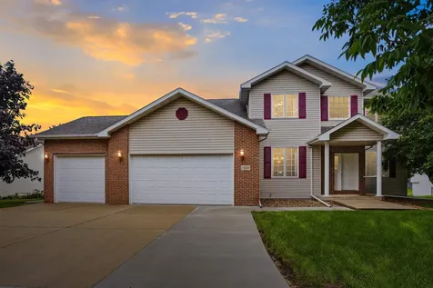 1920 Falcon Ridge Waterloo IA 50701