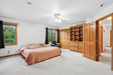 1920 Falcon Ridge Waterloo IA 50701