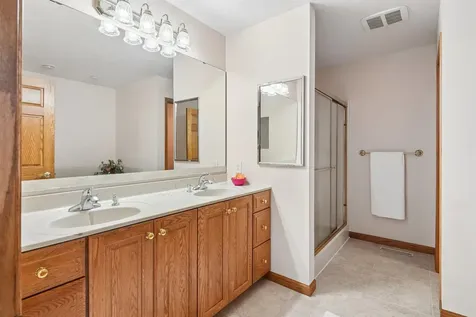 1920 Falcon Ridge Waterloo IA 50701
