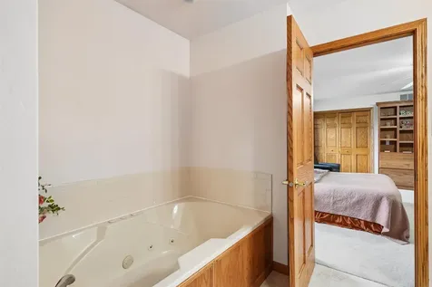 1920 Falcon Ridge Waterloo IA 50701