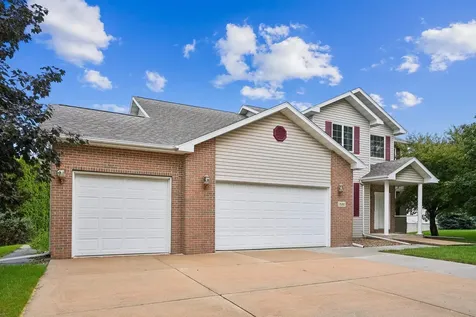 1920 Falcon Ridge Waterloo IA 50701