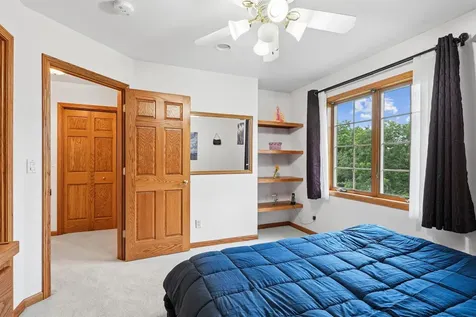 1920 Falcon Ridge Waterloo IA 50701