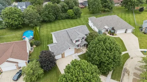 1920 Falcon Ridge Waterloo IA 50701