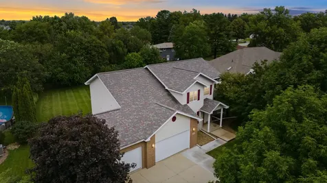 1920 Falcon Ridge Waterloo IA 50701