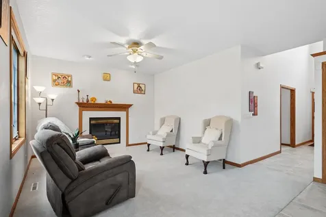 1920 Falcon Ridge Waterloo IA 50701