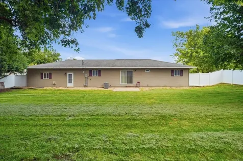1002 7th Street Eldora IA 50627