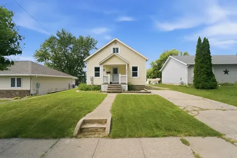 1207 6th Street Grundy Center IA 50638