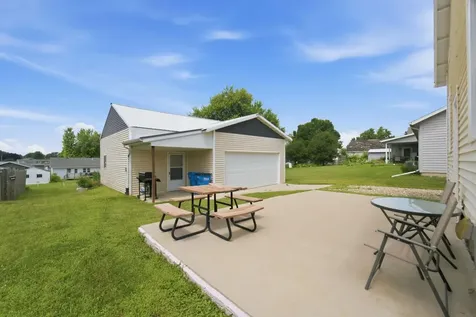1207 6th Street Grundy Center IA 50638
