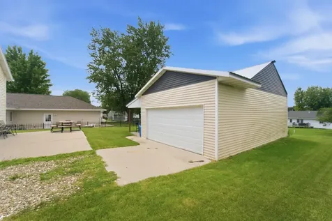 1207 6th Street Grundy Center IA 50638