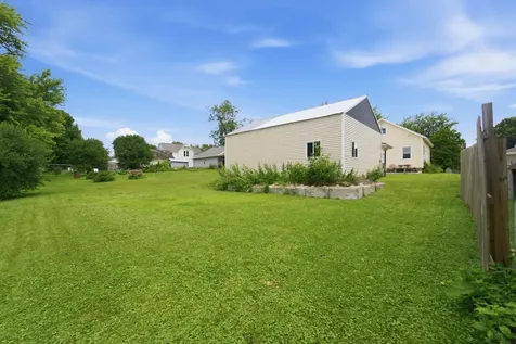 1207 6th Street Grundy Center IA 50638