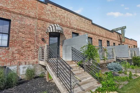 25 W Commercial Street Waterloo IA 50701