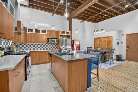 25 W Commercial Street Waterloo IA 50701