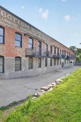 25 W Commercial Street Waterloo IA 50701