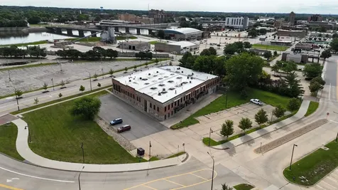 25 W Commercial Street Waterloo IA 50701