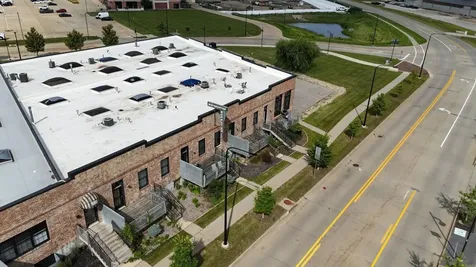 25 W Commercial Street Waterloo IA 50701