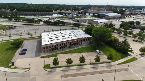 25 W Commercial Street Waterloo IA 50701