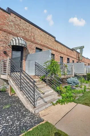 25 W Commercial Street Waterloo IA 50701