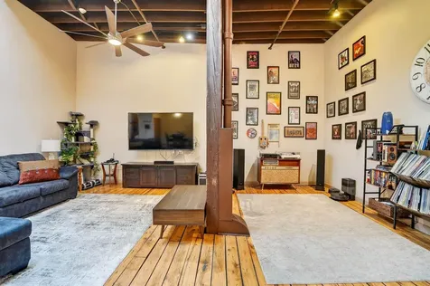 25 W Commercial Street Waterloo IA 50701