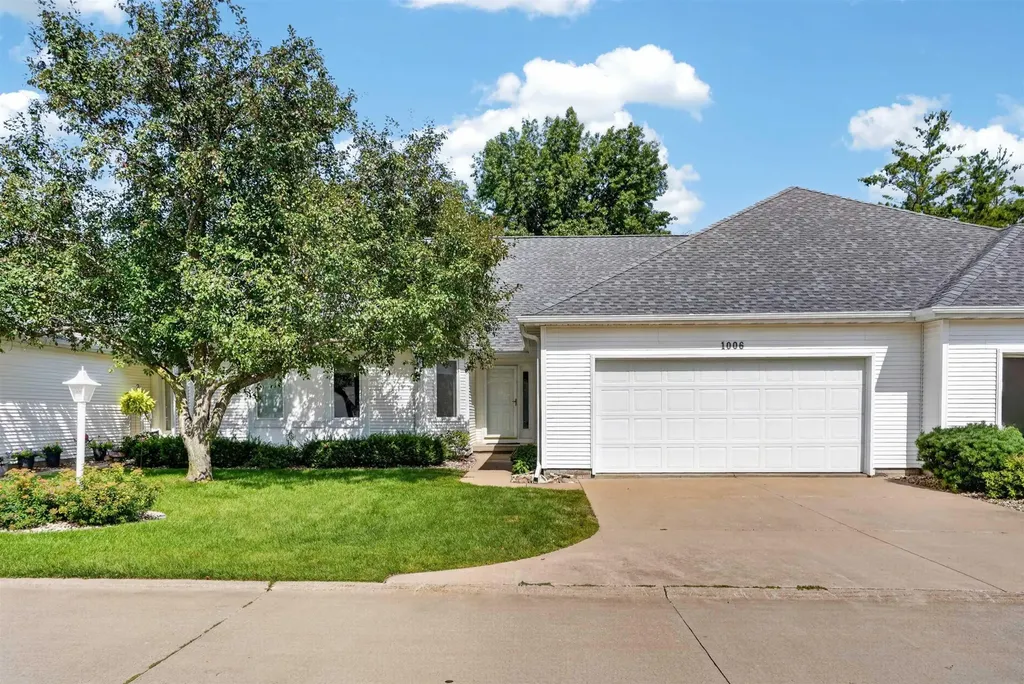 1006 NW 7th Avenue Waverly IA 50677
