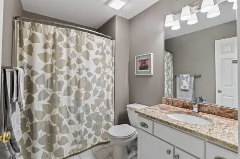 1006 NW 7th Avenue Waverly IA 50677