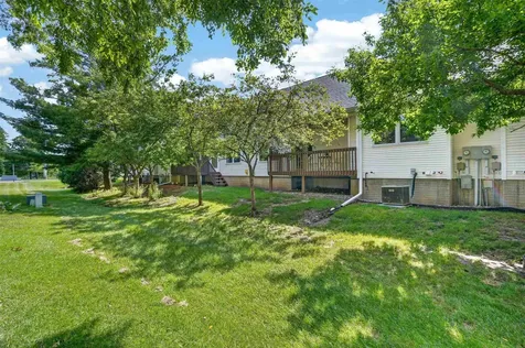 1006 NW 7th Avenue Waverly IA 50677
