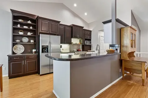 1006 NW 7th Avenue Waverly IA 50677