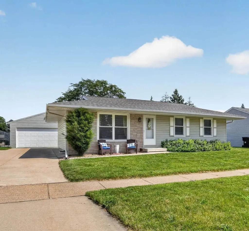 122 Bergstrom Boulevard Cedar Falls IA 50613