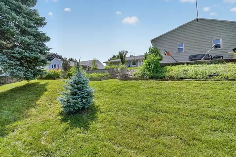 122 Bergstrom Boulevard Cedar Falls IA 50613