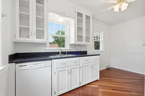 245 Derbyshire Road Waterloo IA 50701