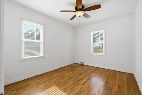245 Derbyshire Road Waterloo IA 50701