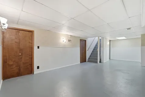 245 Derbyshire Road Waterloo IA 50701