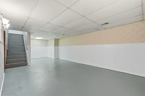 245 Derbyshire Road Waterloo IA 50701
