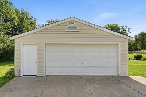 245 Derbyshire Road Waterloo IA 50701