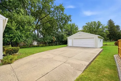 245 Derbyshire Road Waterloo IA 50701