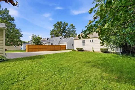 245 Derbyshire Road Waterloo IA 50701