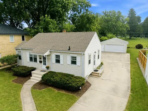 245 Derbyshire Road Waterloo IA 50701
