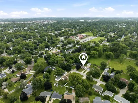 245 Derbyshire Road Waterloo IA 50701