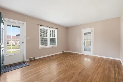 245 Derbyshire Road Waterloo IA 50701