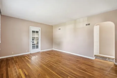 245 Derbyshire Road Waterloo IA 50701