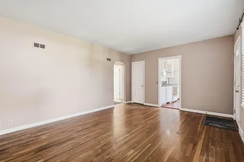 245 Derbyshire Road Waterloo IA 50701