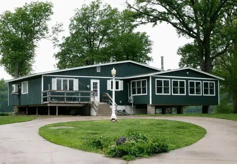 2204 Cottage Row Road Cedar Falls IA 50613