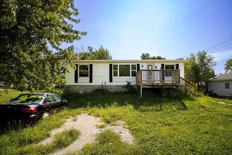 802 Nelson Avenue Independence IA 50644