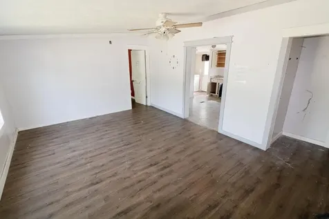802 Nelson Avenue Independence IA 50644