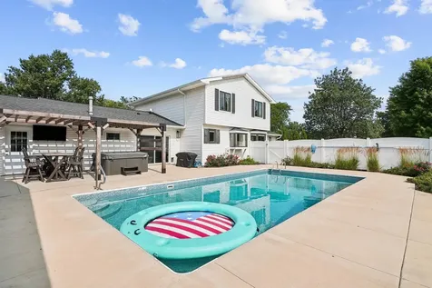 3609 Kingswood Place Waterloo IA 50701