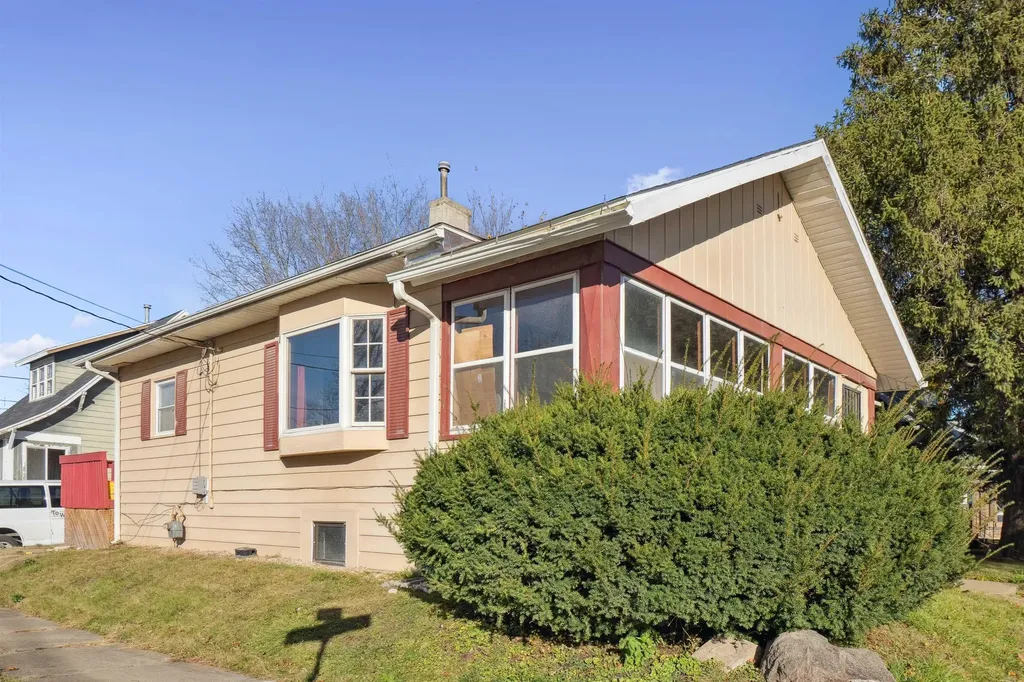 226 Campbell Avenue Waterloo IA 50701