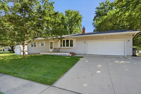 4024 Cardinal Court Cedar Falls IA 50613