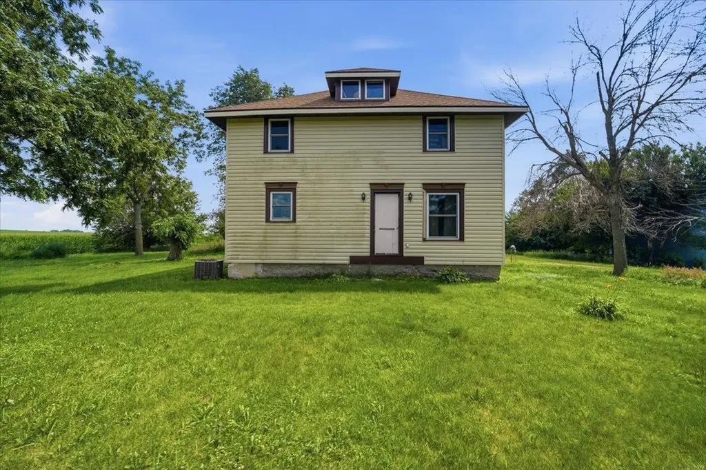 27698 195th Street Iowa Falls IA 50126